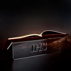 Podstawka-pulpit  z pleksi pod Pismo Święte z napisem IHS C